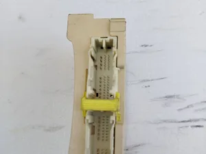 Блок запобіжників Toyota Sienna 8273008110 (3) 1